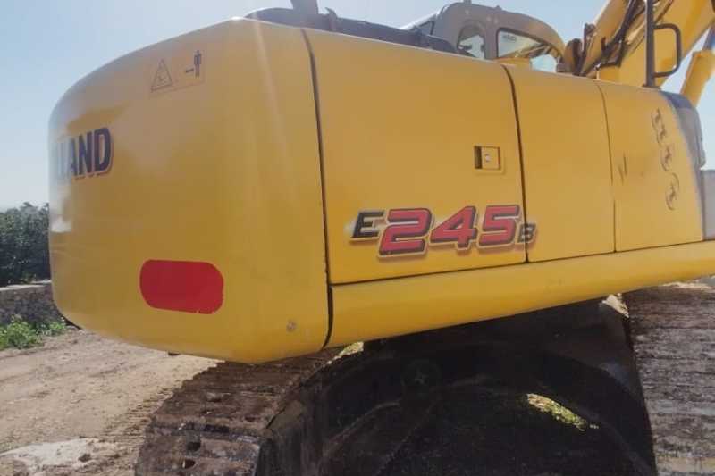 OmecoHub - Immagine NEW HOLLAND E245B